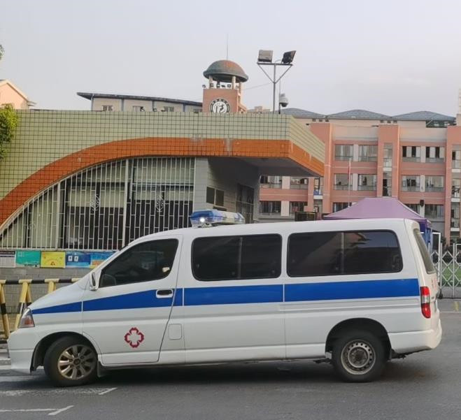 柯城救护车出租护送骨折病人一公里多少钱